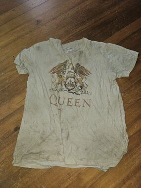 Queen Graphic Short-Sleeve Tee - Light Gray
